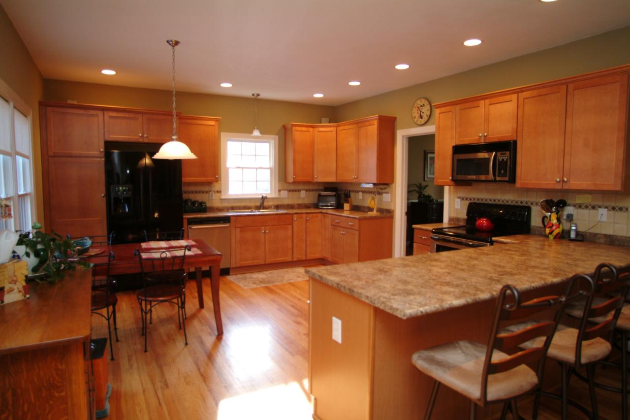 5780 Lost Mountain Road Roanoke, VA 24018 - Photo 5 of 16 a kitchen with a table chairs refrigerator and microwave