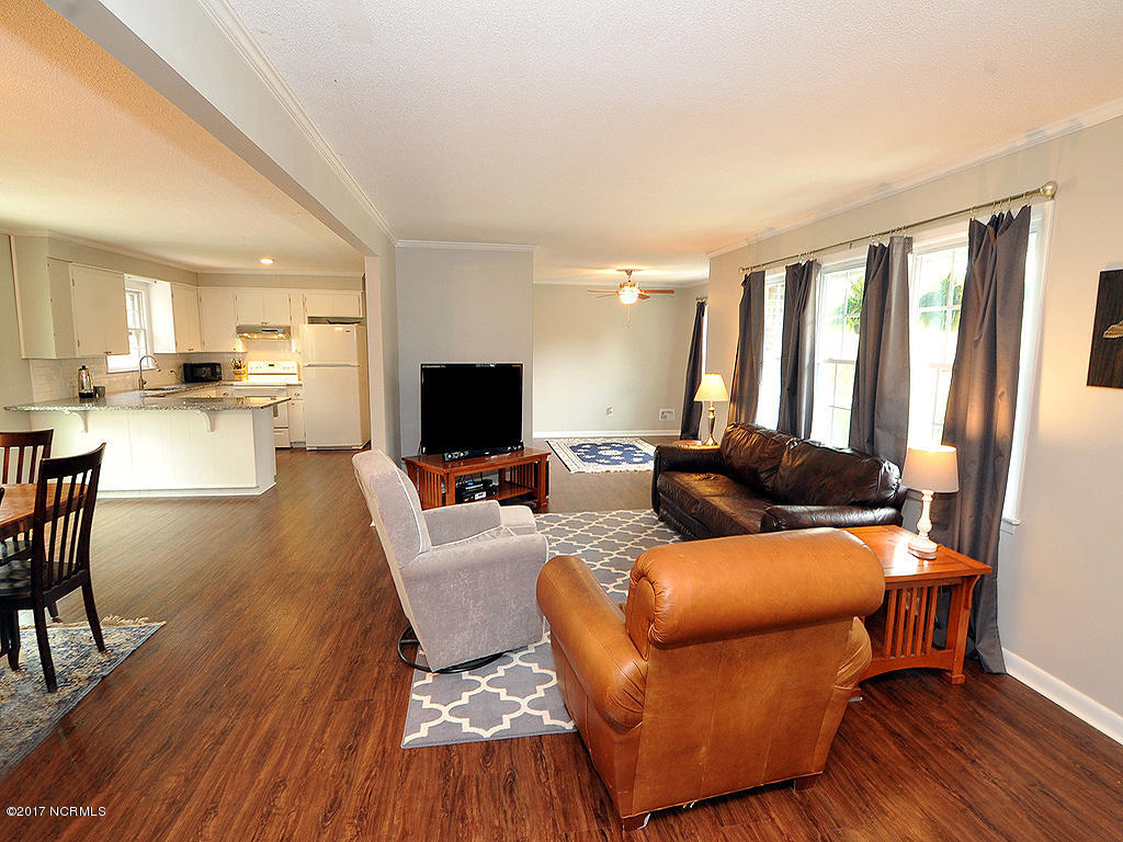 133 Partridge Road Wilmington, NC 28412 - Photo 5 of 19 Living Area 3