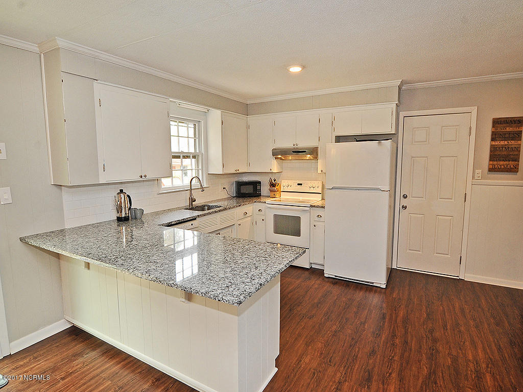 133 Partridge Road Wilmington, NC 28412 - Photo 10 of 19 KItchen 2