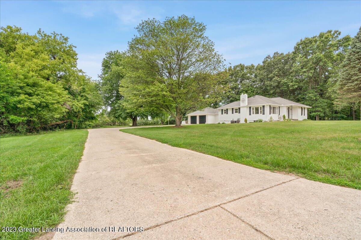 14700 Boichot Road Lansing, MI 48906 - Photo 48 of 50 Driveway