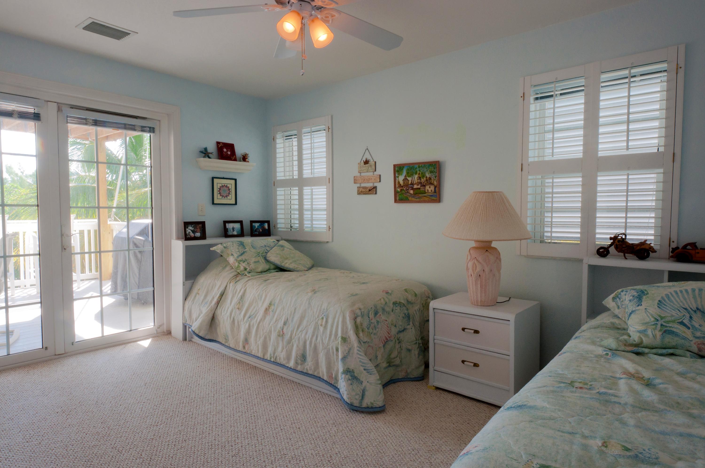 763 Indies Road Summerland Key, FL 33042 - Photo 17 of 43 Guest_room_twins_2_Bartels+763-282365340