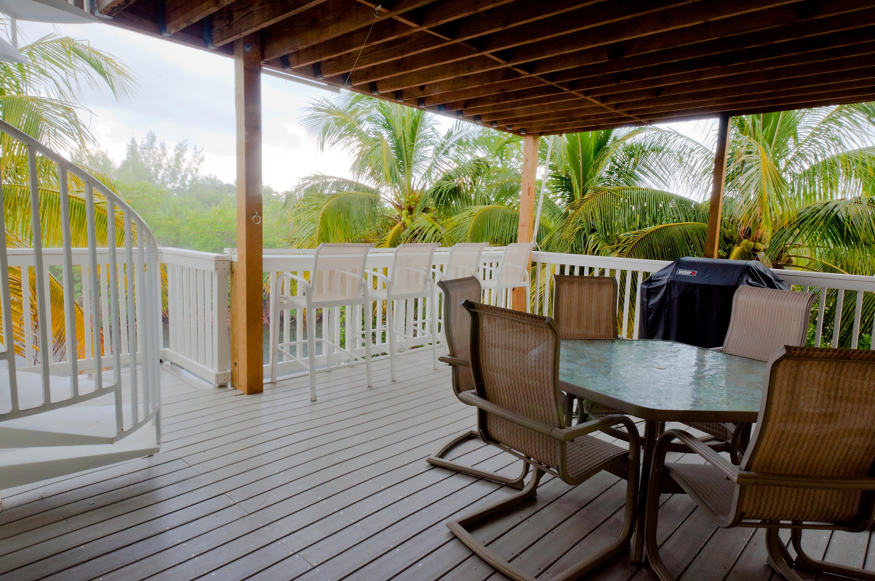 763 Indies Road Summerland Key, FL 33042 - Photo 29 of 43 Porch_table_chairs_grill_Barte-282389623