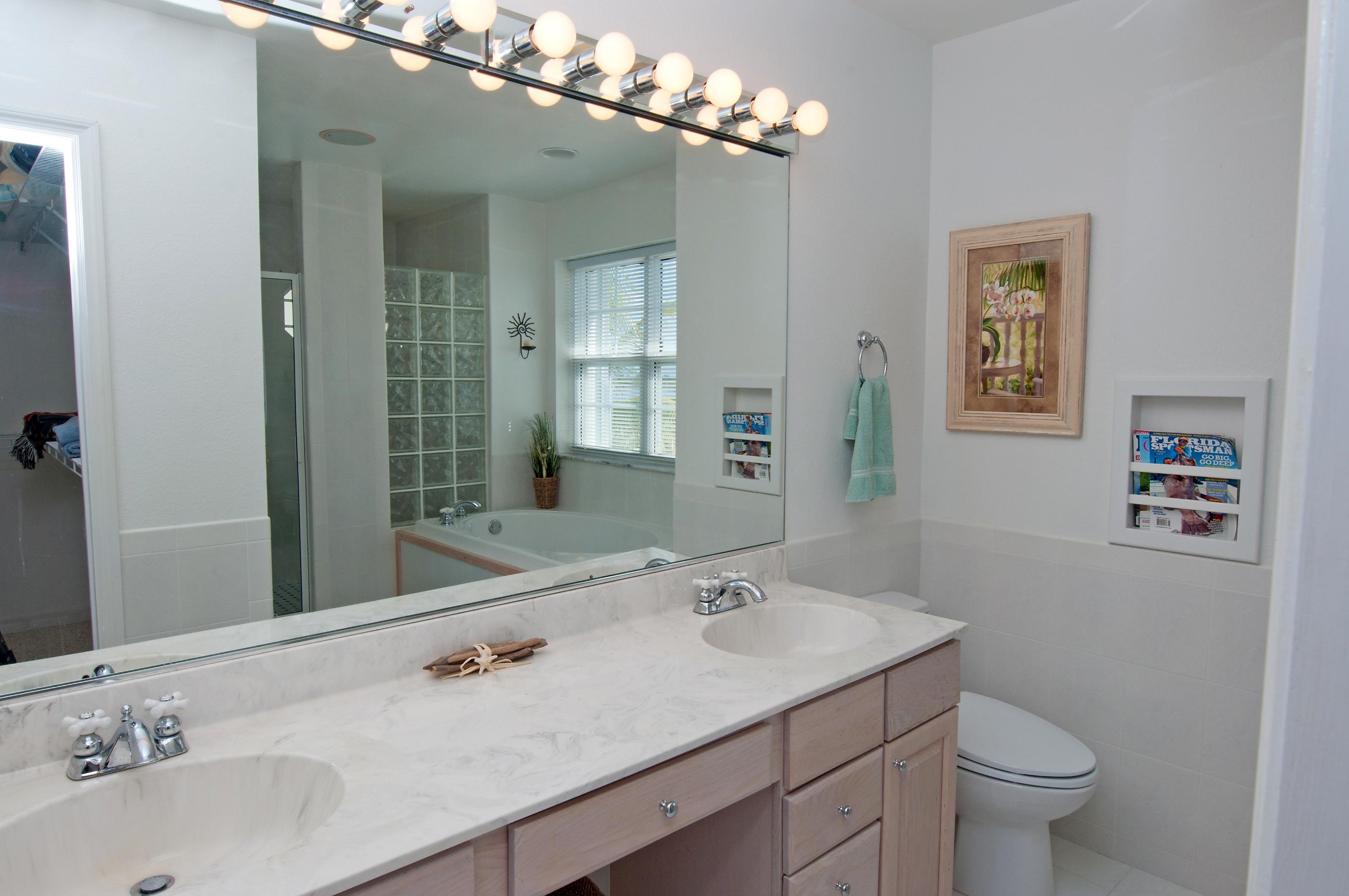 763 Indies Road Summerland Key, FL 33042 - Photo 34 of 43 Upstairs_bathroom2_Bartels+763-282205960