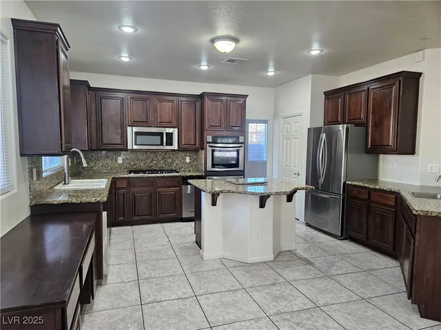 $2,600 | 10134 Reflection Brook Avenue, Las Vegas, NV 89148