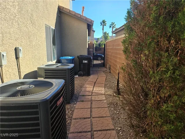 $2,600 | 10134 Reflection Brook Avenue, Las Vegas, NV 89148