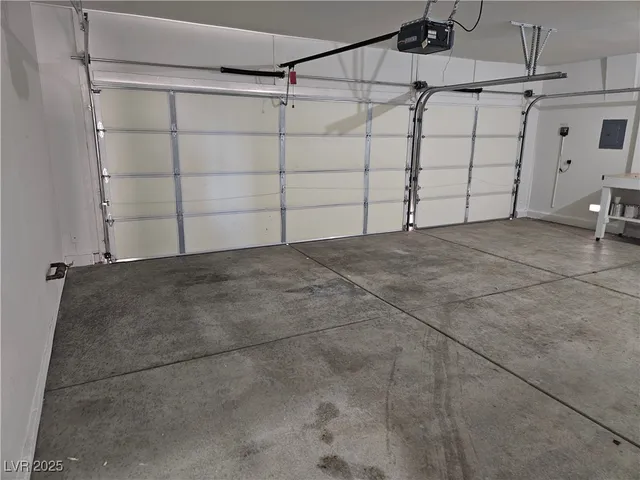 $2,600 | 10134 Reflection Brook Avenue, Las Vegas, NV 89148