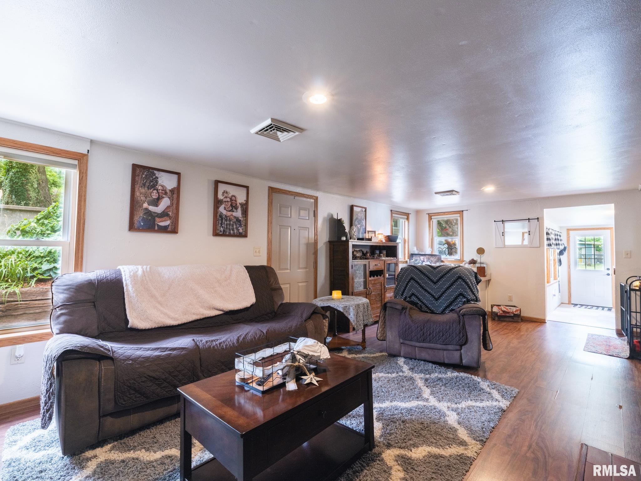 6394 Macs Road Manito, IL 61546 - Photo 12 of 31 Gallery Image 12
