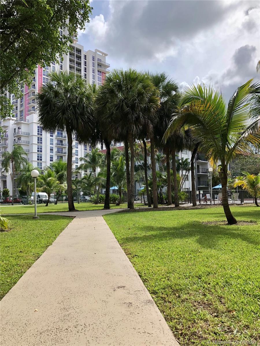 Granada Dadeland Condominiums Miami, FL 33143 - Photo 3 of 30 a view of a park with palm trees
