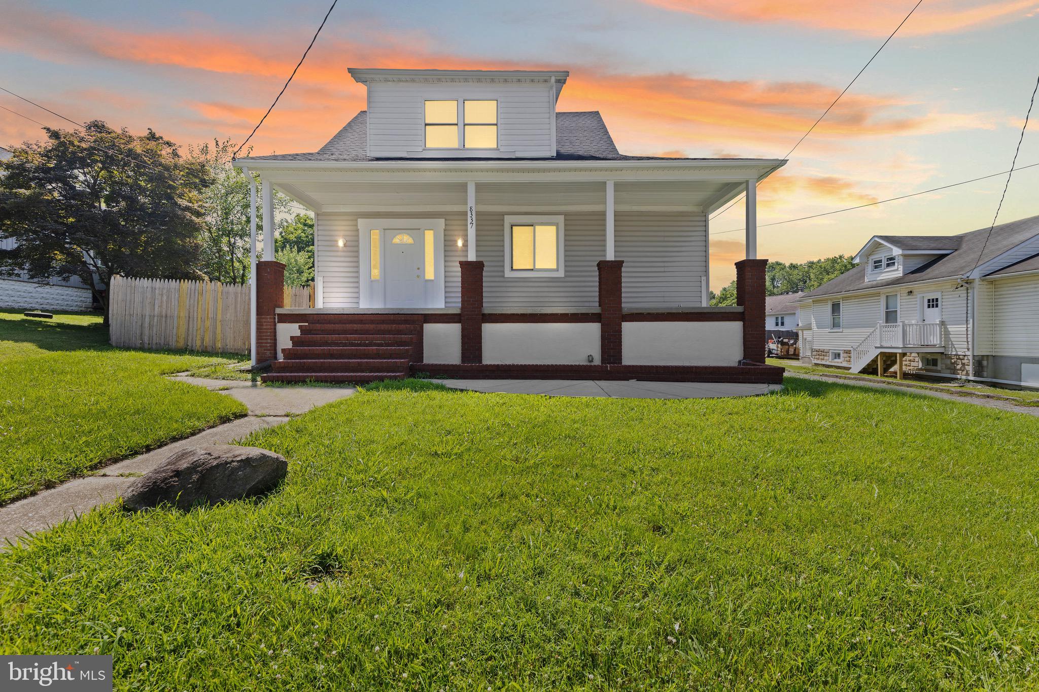 a view of a house with a backyard