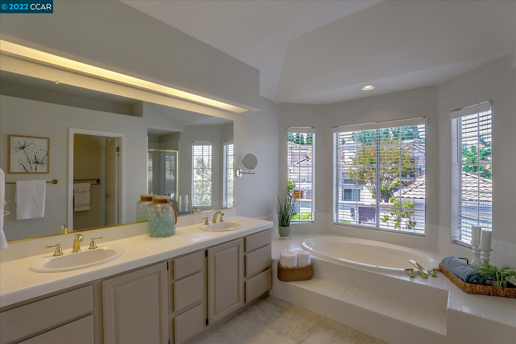 388 Catalan Way San Ramon, CA 94582 - Photo 32 of 52 a bathroom with a large tub sink and large mirror