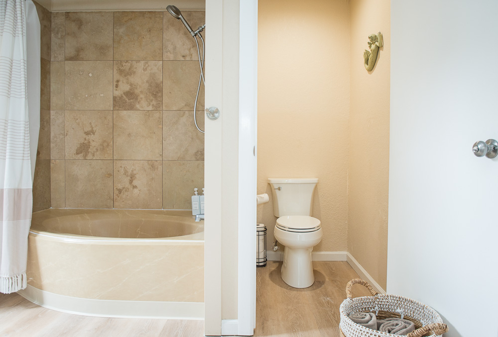 3920 Wyllie Road, Unit 9A Princeville, HI 96722 - Photo 20 of 30 a bathroom with a toilet and a bathtub