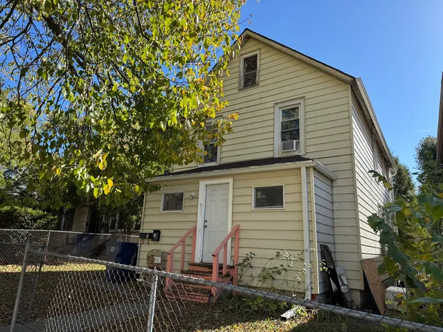 a view of a house with a backyard