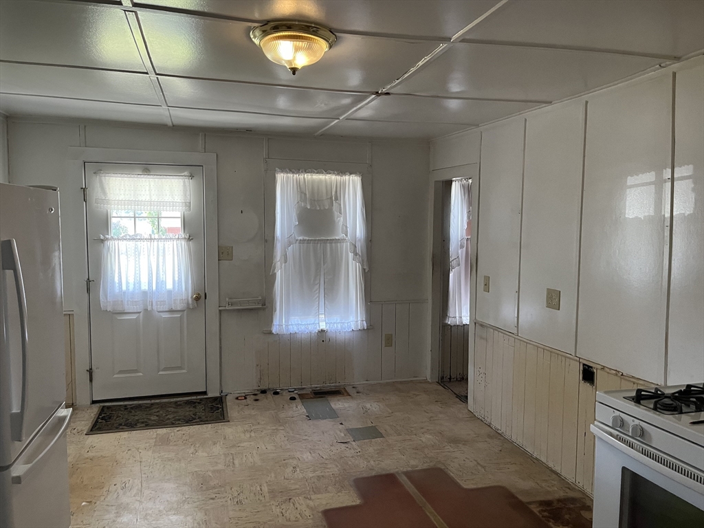 33 Power Square Greenfield, MA 01301 - Photo 6 of 23
