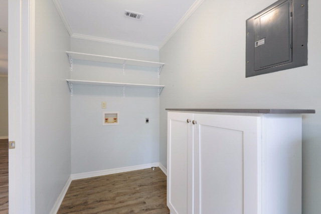 5210 Pine Road Orange Beach, AL 36561 - Photo 9 of 11 Laundry