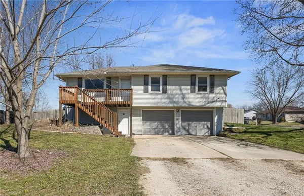 $259,000 | 271 Northwest 75th Road, Centerview, MO 64019