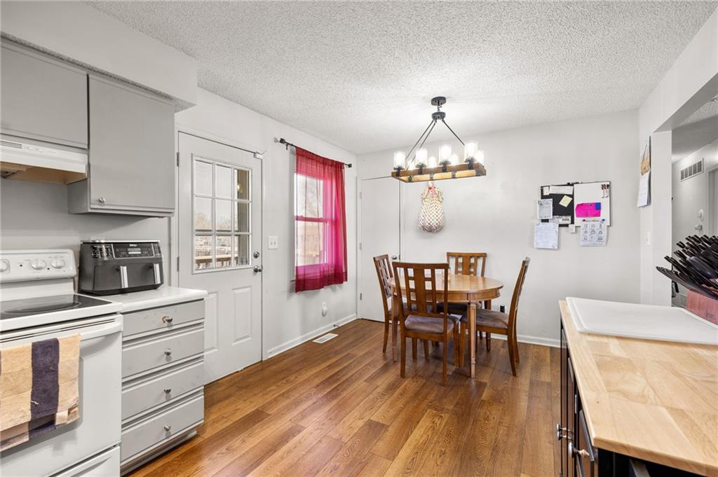 271 Northwest 75th Road Centerview, MO 64019 - Photo 10 of 33