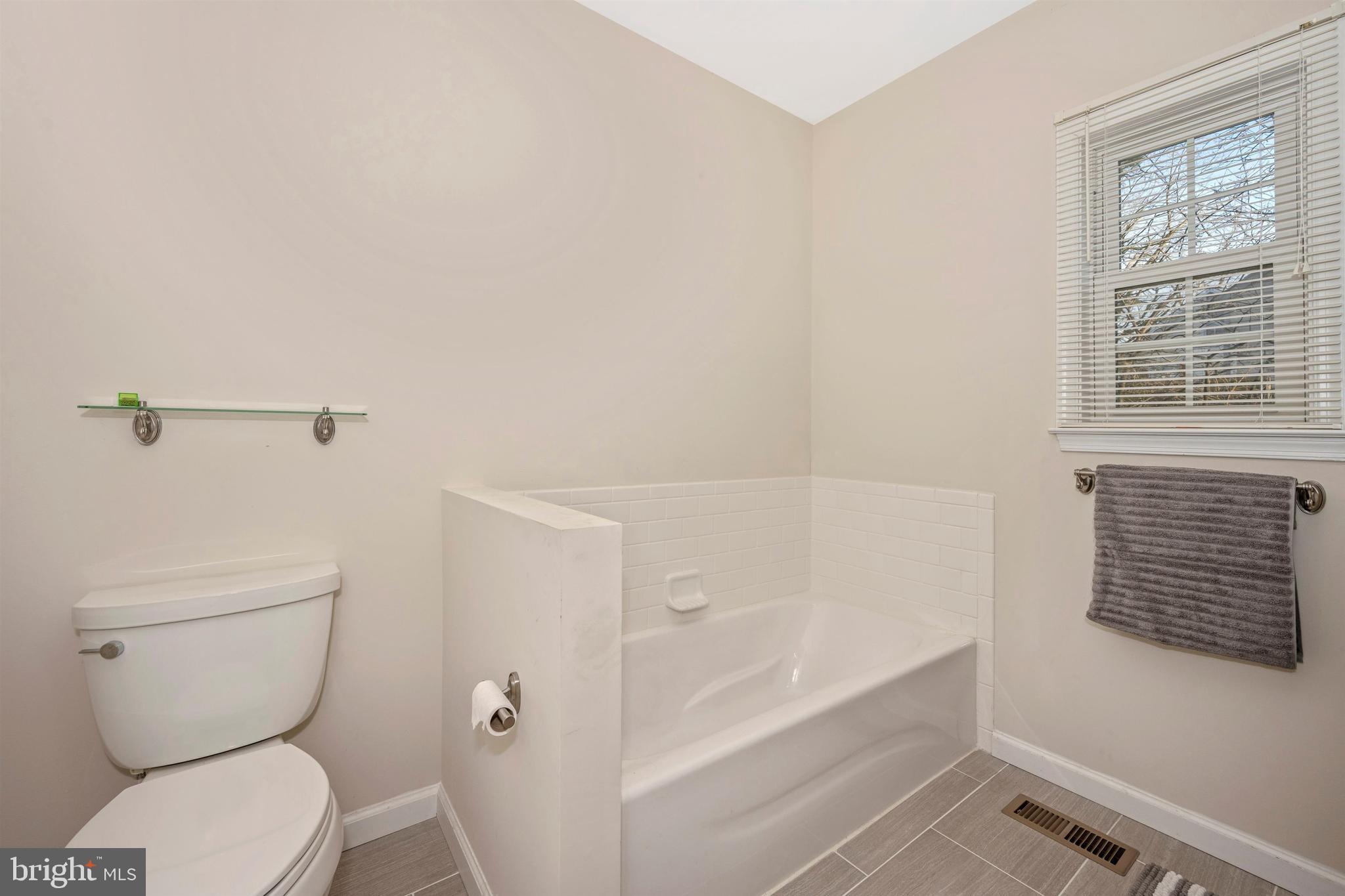 12529 Fingerboard Road Monrovia, MD 21770 - Photo 23 of 55 a bathroom with a toilet and a bathtub