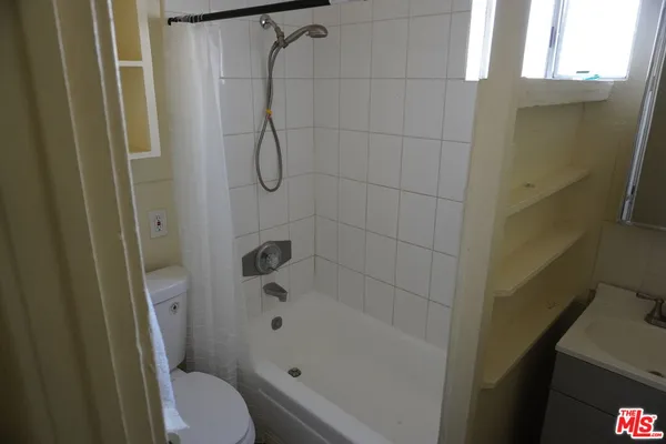 $1,750 | 324 East Lime Avenue, Unit 4, Monrovia, CA 91016