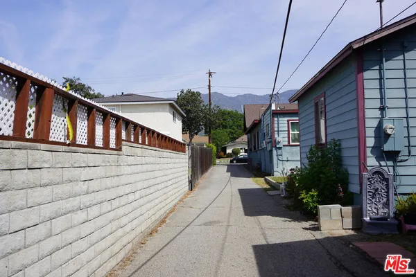 $1,750 | 324 East Lime Avenue, Unit 4, Monrovia, CA 91016