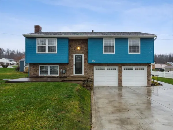 a front view of house with yard