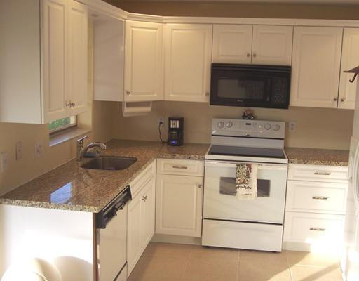 129 Village Circle Jupiter, FL 33458 - Photo 3 of 10 KITCHEN