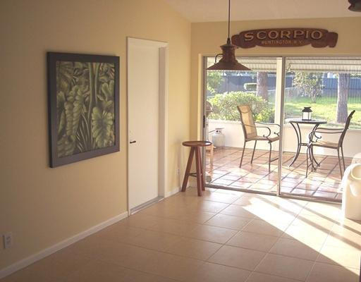 129 Village Circle Jupiter, FL 33458 - Photo 5 of 10 LIVING ROOM