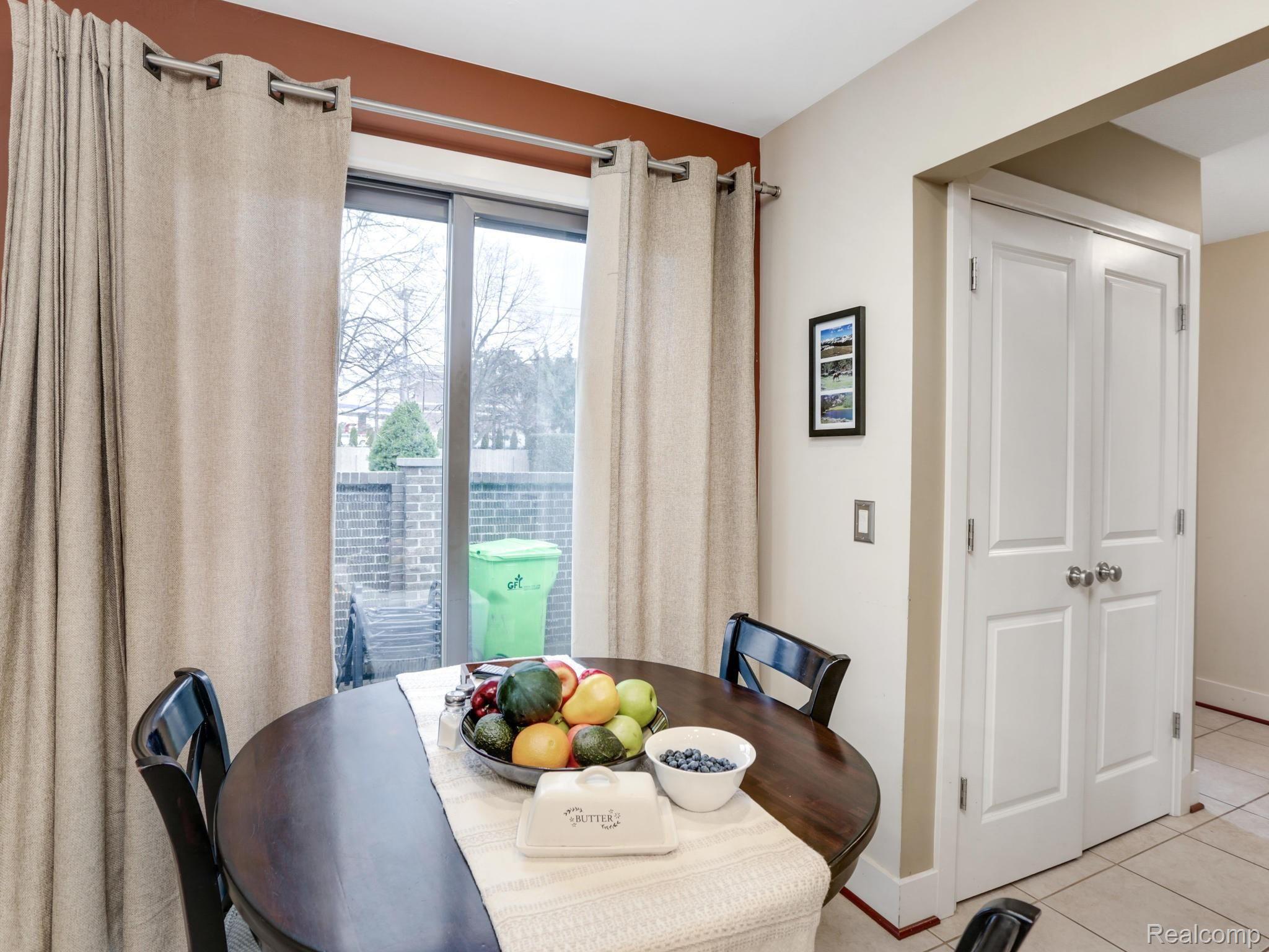 2965 Meadowbrook Drive Rochester, MI 48309 - Photo 6 of 32 2965 Meadowbrook Dr Rochester-014-013-2965 Meadowbrook Drive-MLS_Size.jpg