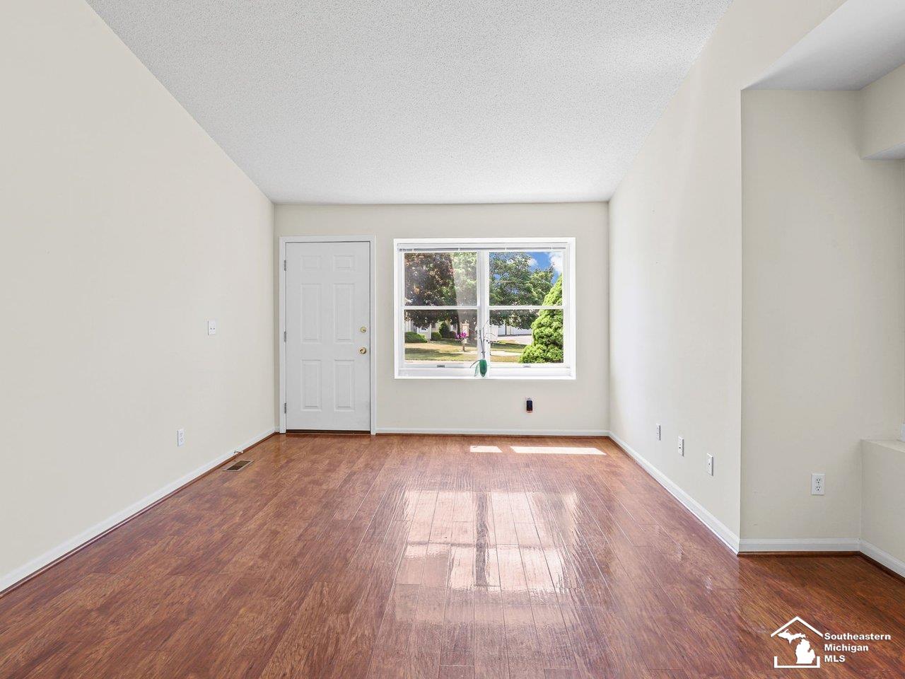 729 Clark Street Tecumseh, MI 49286 - Photo 12 of 54 50210391-ca250fb0-7bab-40f8-8587-afebbd287e67.JPG