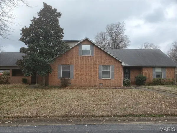 $179,000 | 100 North Clayton Street, Charleston, MO 63834