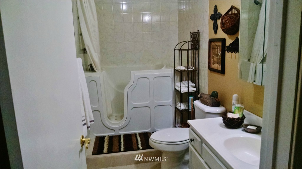 2665 Busby Road Oak Harbor, WA 98277 - Photo 13 of 19 Gallery Image 13