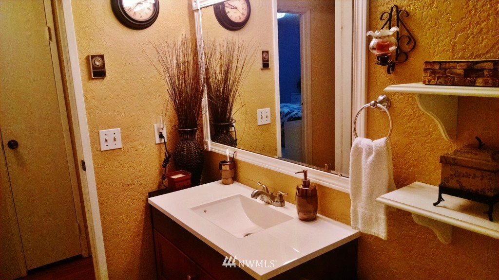 2665 Busby Road Oak Harbor, WA 98277 - Photo 10 of 19 Gallery Image 10