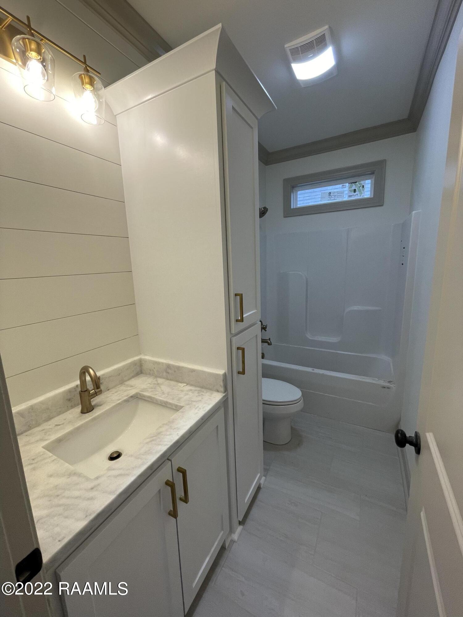 222 Whispering Meadows Road Broussard, LA 70518 - Photo 19 of 26 Spare bathroom