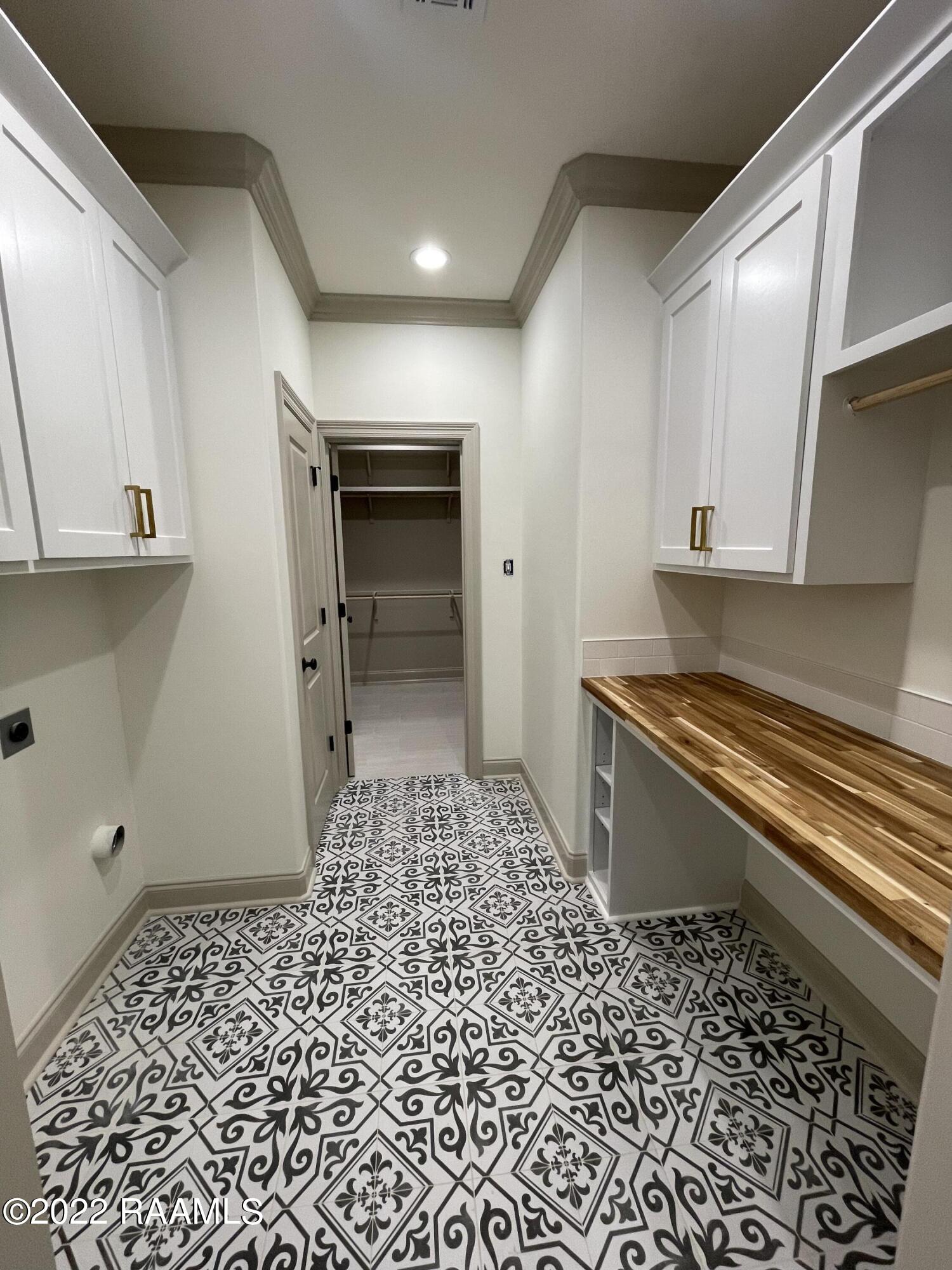 222 Whispering Meadows Road Broussard, LA 70518 - Photo 8 of 26 Laundry room