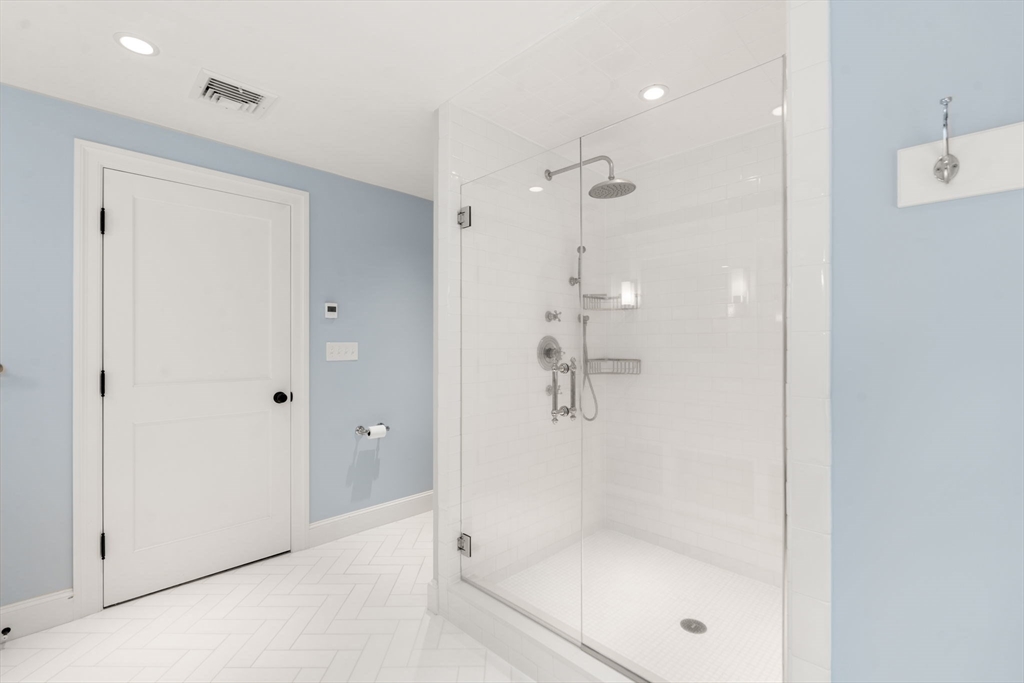 26 White Oak Road Wellesley, MA 02481 - Photo 24 of 34 Gallery Image 24