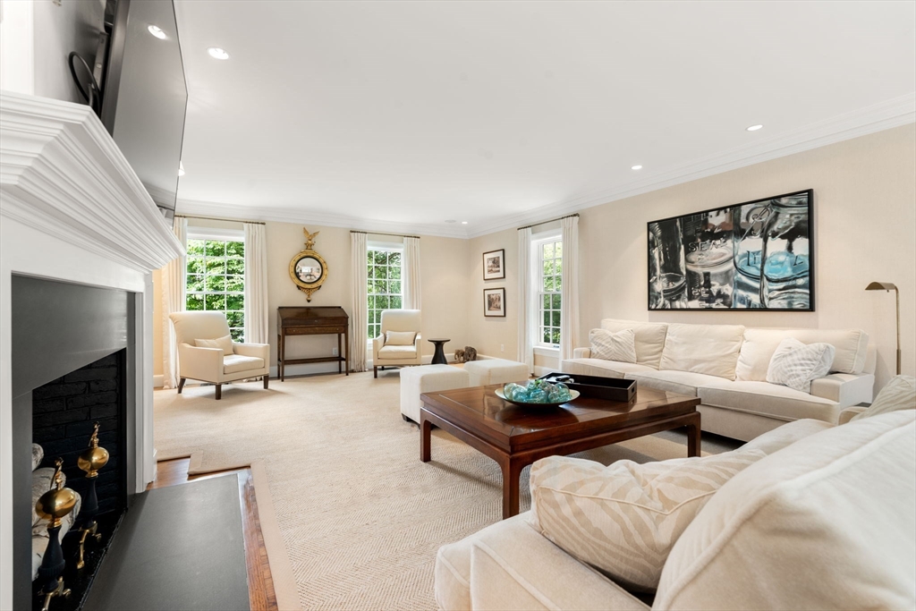 26 White Oak Road Wellesley, MA 02481 - Photo 10 of 34 Gallery Image 10