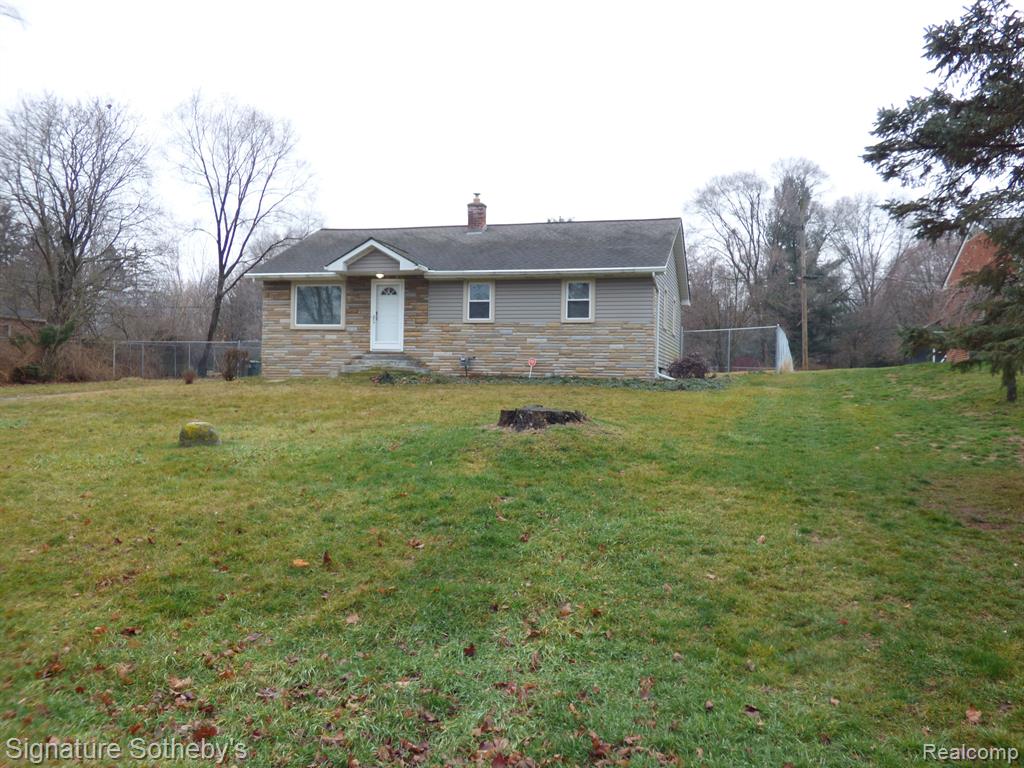 183 Texas Avenue Rochester Hills, MI 48309 - Photo 2 of 34