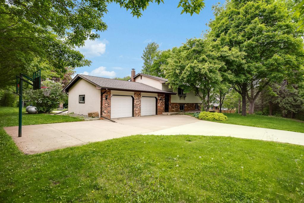 9725 Garden Lane Corcoran, MN 55374 - Photo 2 of 32 Gallery Image 2