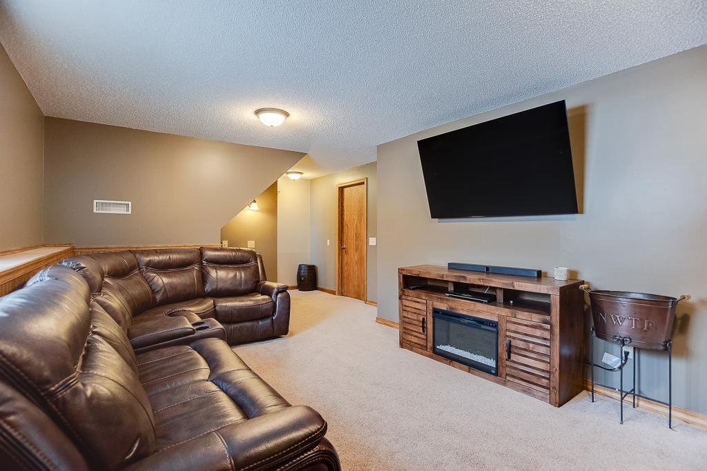 9725 Garden Lane Corcoran, MN 55374 - Photo 18 of 32 Gallery Image 18