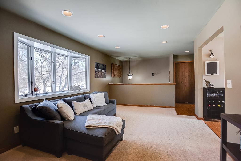 9725 Garden Lane Corcoran, MN 55374 - Photo 5 of 32 Gallery Image 5