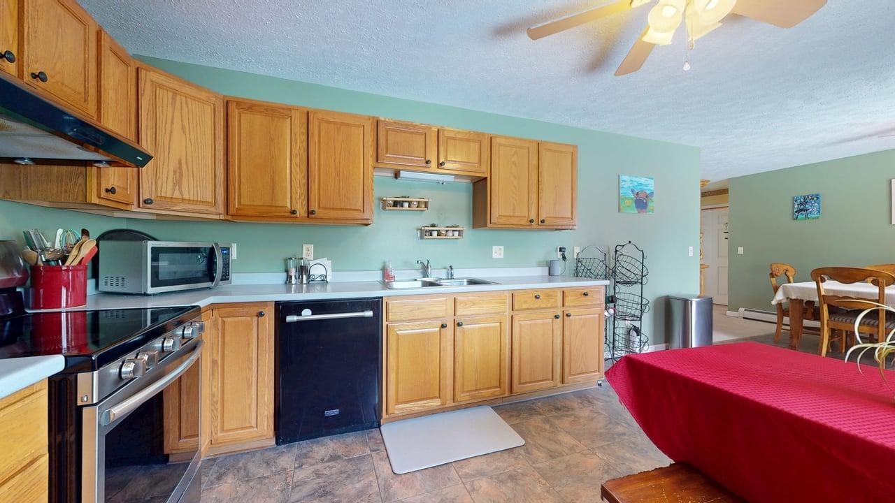 9 Andy Avenue Swanton, VT 05488 - Photo 5 of 57