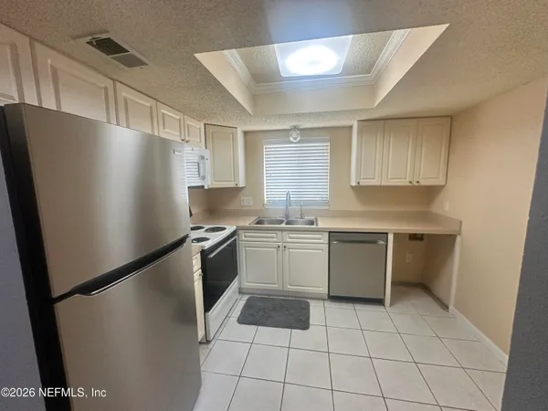 $1,350 | 3865 Campenero Court, Unit 3, Jacksonville, FL 32217