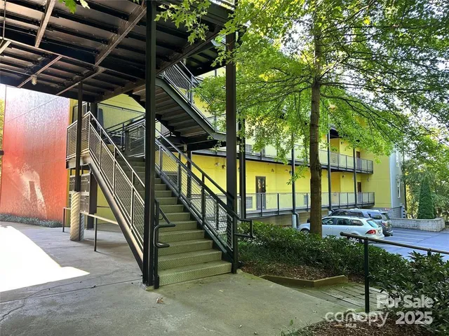 $299,900 | 125 Clingman Avenue, Unit 203, Asheville, NC 28801