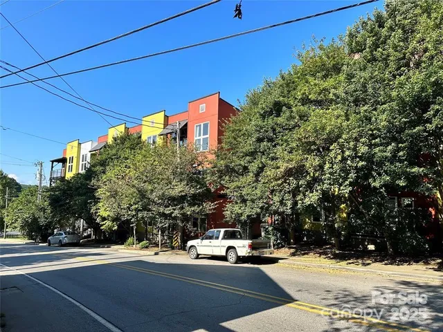 $299,900 | 125 Clingman Avenue, Unit 203, Asheville, NC 28801