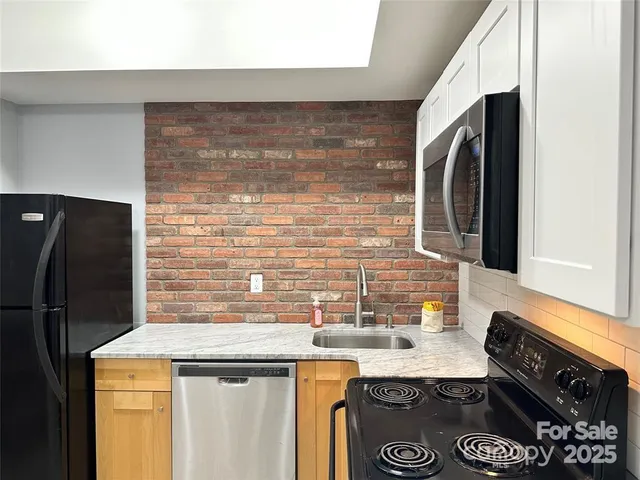 $299,900 | 125 Clingman Avenue, Unit 203, Asheville, NC 28801