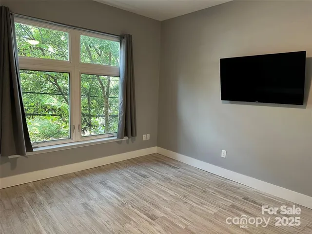 $299,900 | 125 Clingman Avenue, Unit 203, Asheville, NC 28801