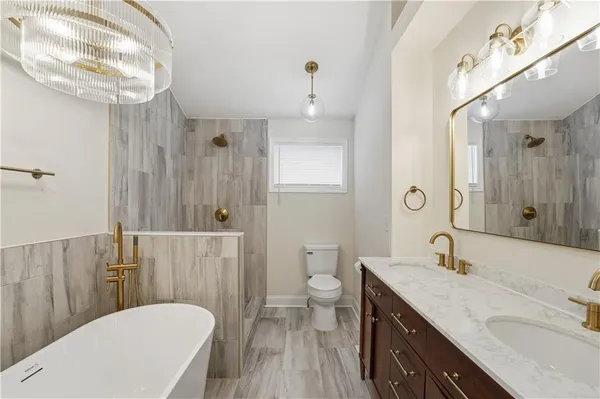 $419,900 | 305 Northeast Forest Avenue, Lee's Summit, MO 64063