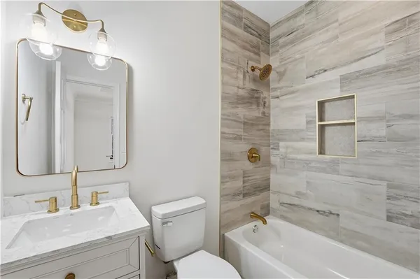 $419,900 | 305 Northeast Forest Avenue, Lee's Summit, MO 64063