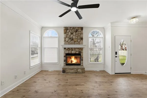 $419,900 | 305 Northeast Forest Avenue, Lee's Summit, MO 64063