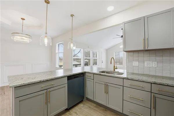 $419,900 | 305 Northeast Forest Avenue, Lee's Summit, MO 64063