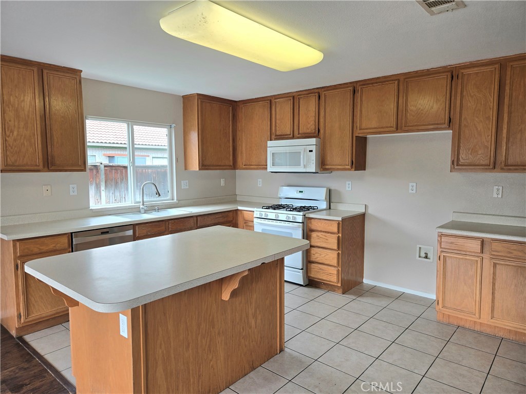 4175 Amber Ridge Lane Hemet, CA 92545 - Photo 8 of 28